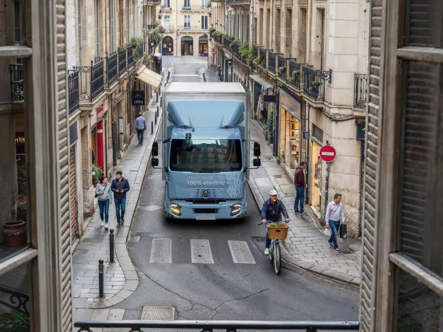 La ville impose ses contraintes. Votre camion doit suivre.         